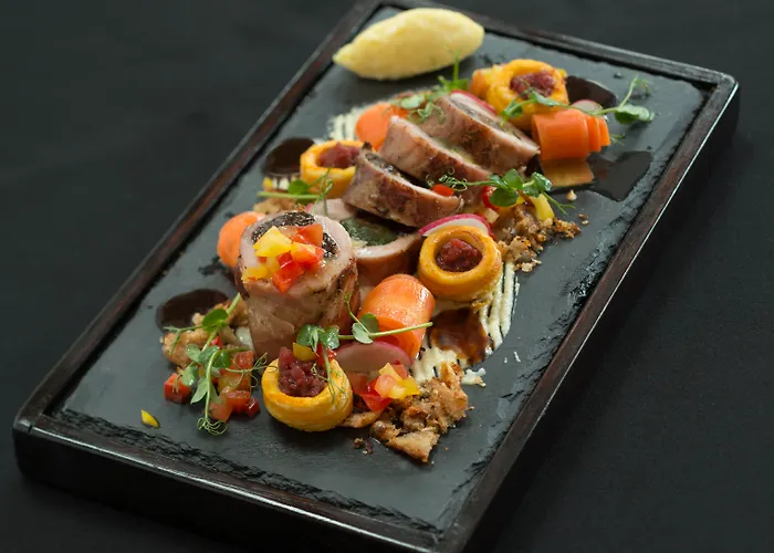 Hotel with pool: Parkside Hotel & Apartments