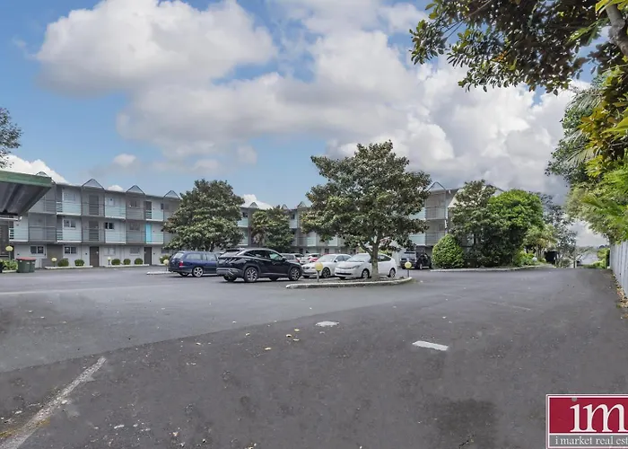 City Towers Apartments