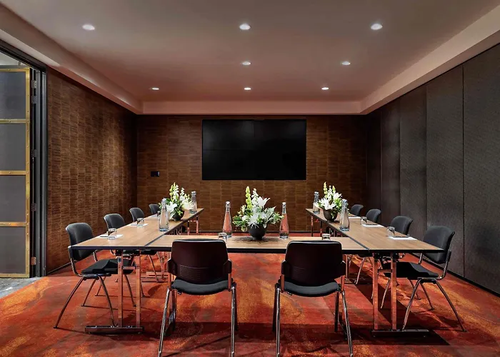 Luxury hotel only: So/ Auckland